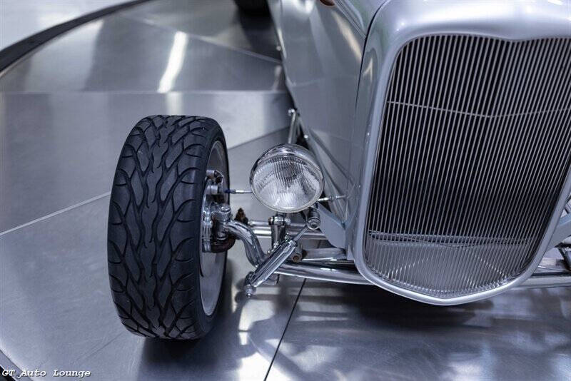 1932 Ford Roadster 11