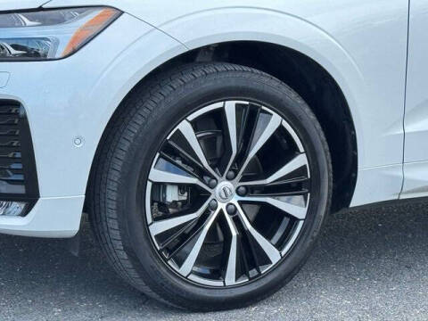 2023 Volvo XC60 B5 Plus Dark Theme