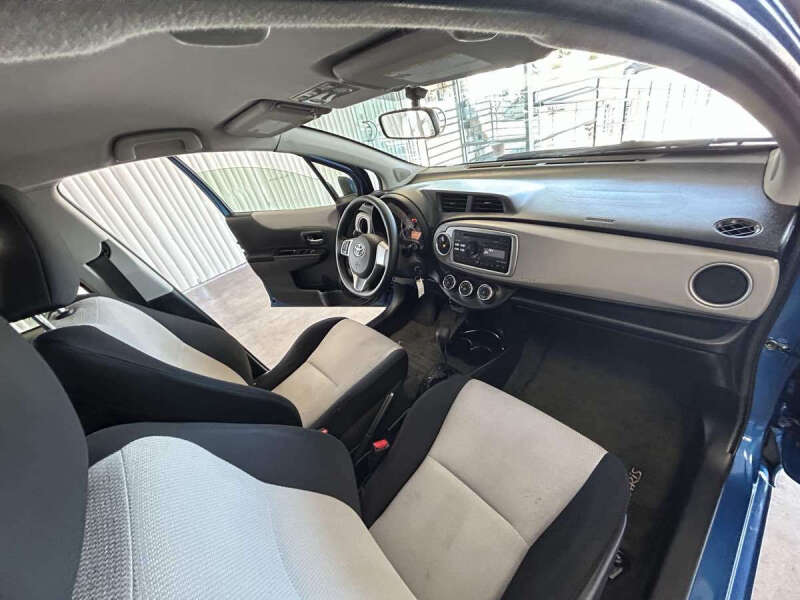2012 Toyota Yaris 5-Door LE