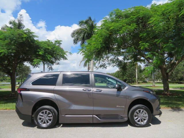 2024 Toyota Sienna XLE 7-Passenger