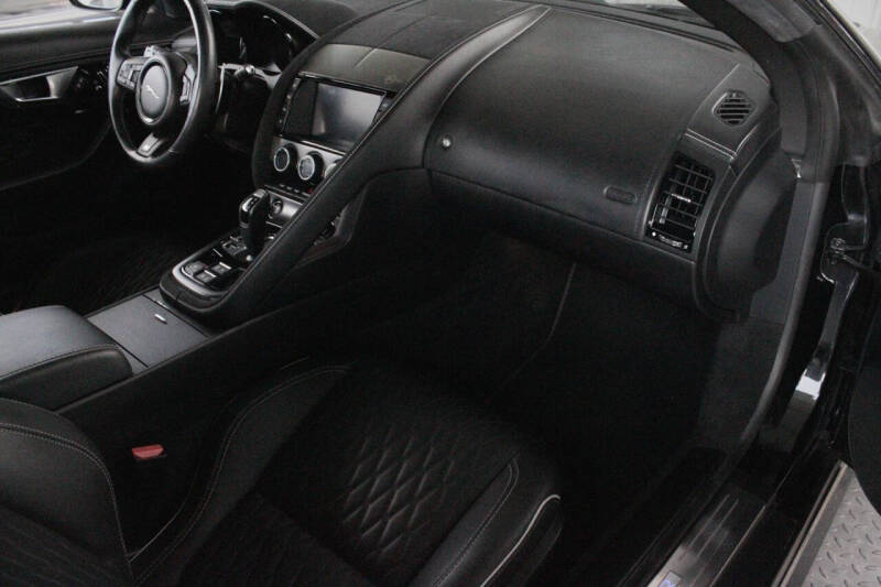 2017 Jaguar F-TYPE SVR