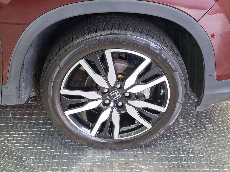 2019 Honda Pilot Touring w/Rear Captain's Chairs