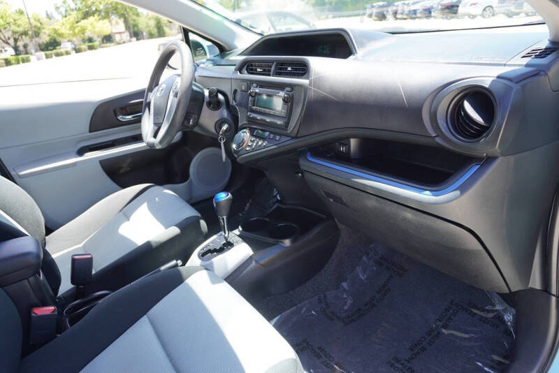 2013 Toyota Prius c Four