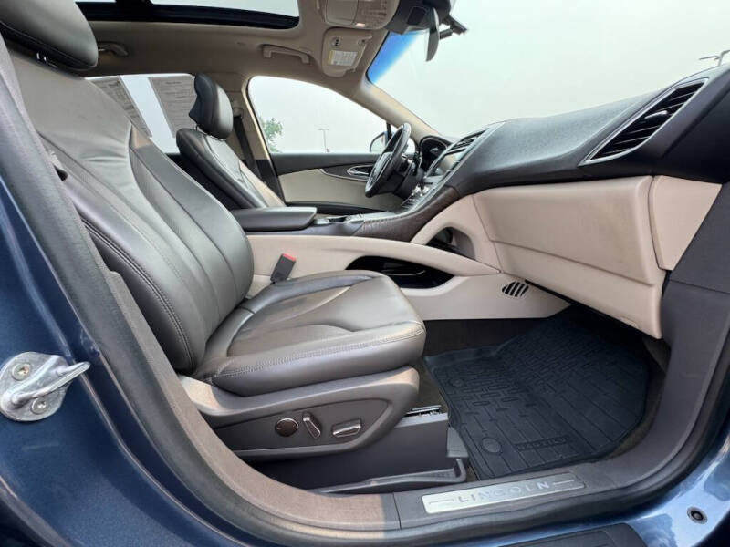 2019 Lincoln Nautilus Select