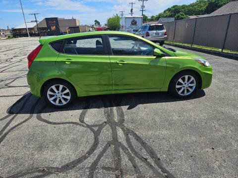 2012 Hyundai Accent SE