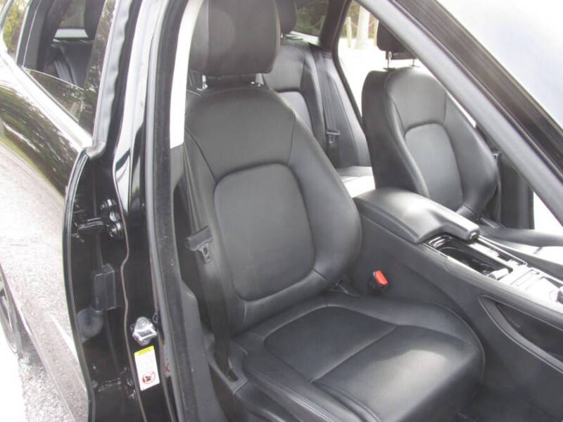 2019 Jaguar F-PACE 25t Premium