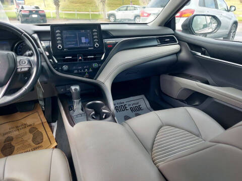 2022 Toyota Camry SE