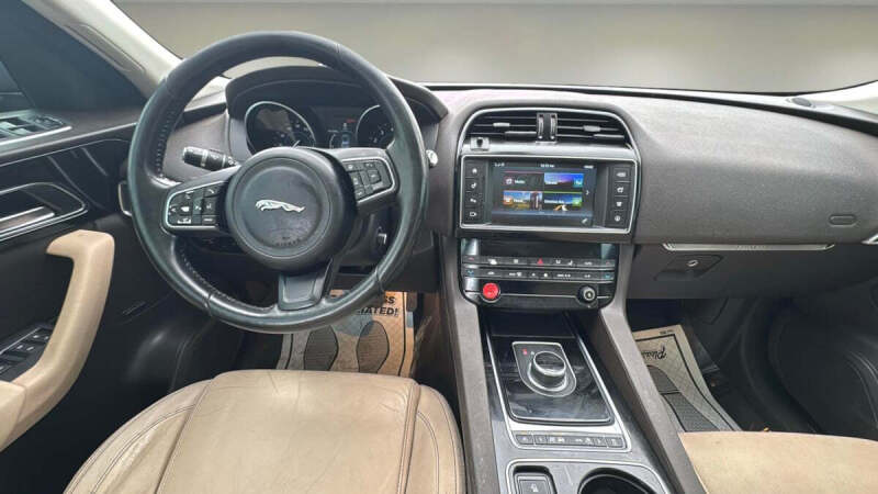 2017 Jaguar F-PACE 35t Prestige