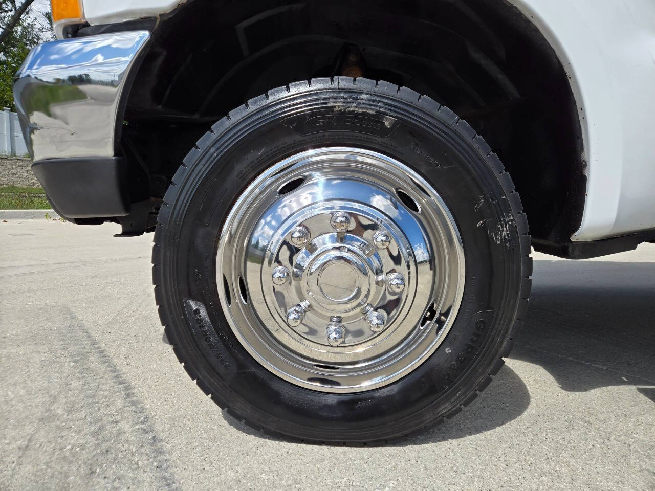 2004 Ford F-550 Super Duty 4