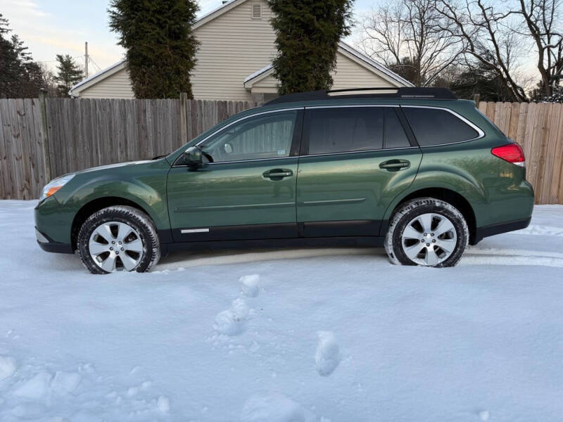 2012 Subaru Outback Premium's photo
