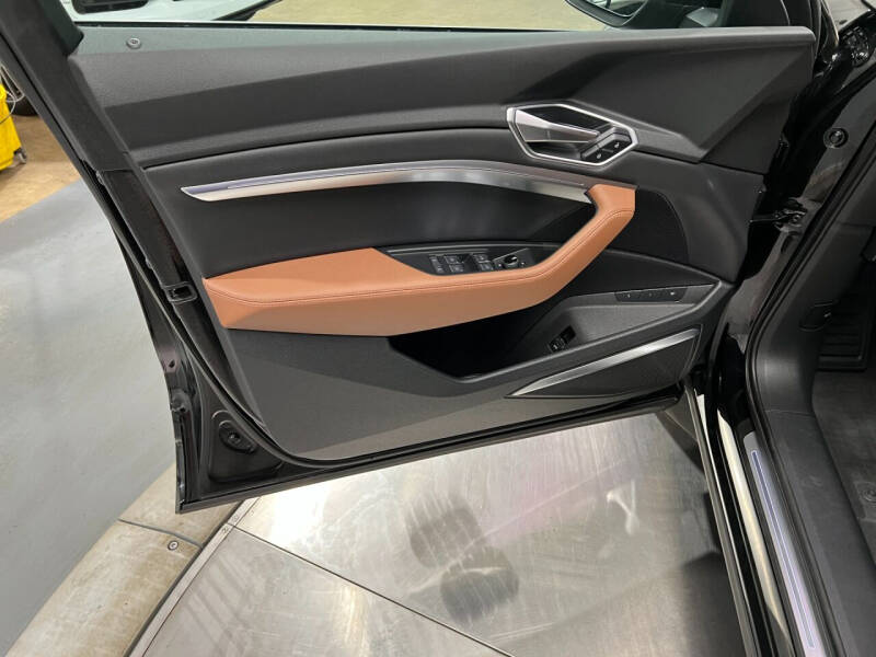 2019 Audi e-tron quattro Premium Plus