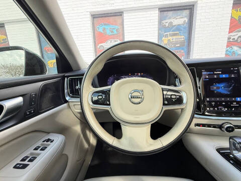 2024 Volvo S60 Recharge T8 Plus Dark Theme