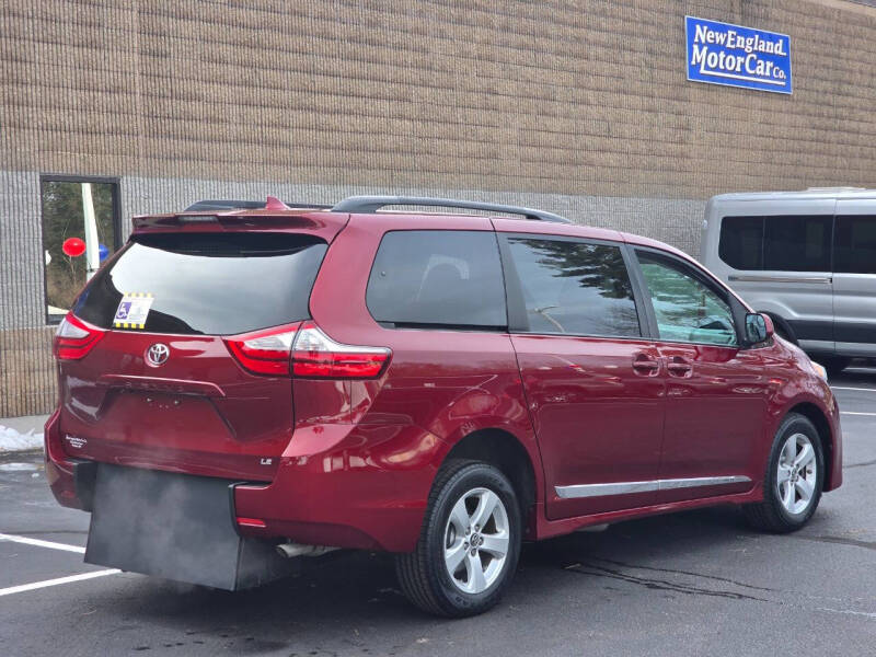 2019 Toyota Sienna LE Mobility 7-Passenger