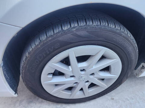 2014 Toyota Prius v Two