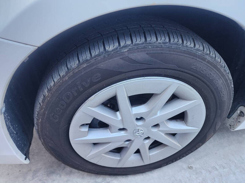 2014 Toyota Prius v Two