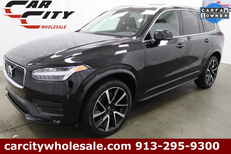 2022 Volvo XC90 T6 Momentum 6-Passenger