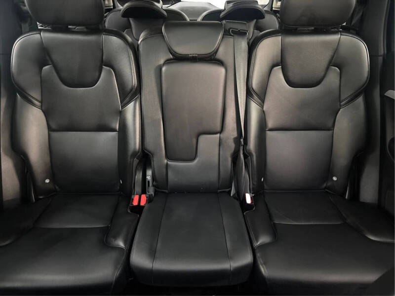 2021 Volvo XC90 T5 Momentum