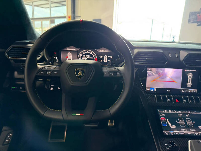 2024 Lamborghini Urus Performante
