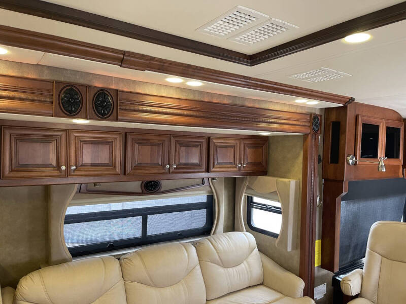 2013 Freightliner XCM Chassis
