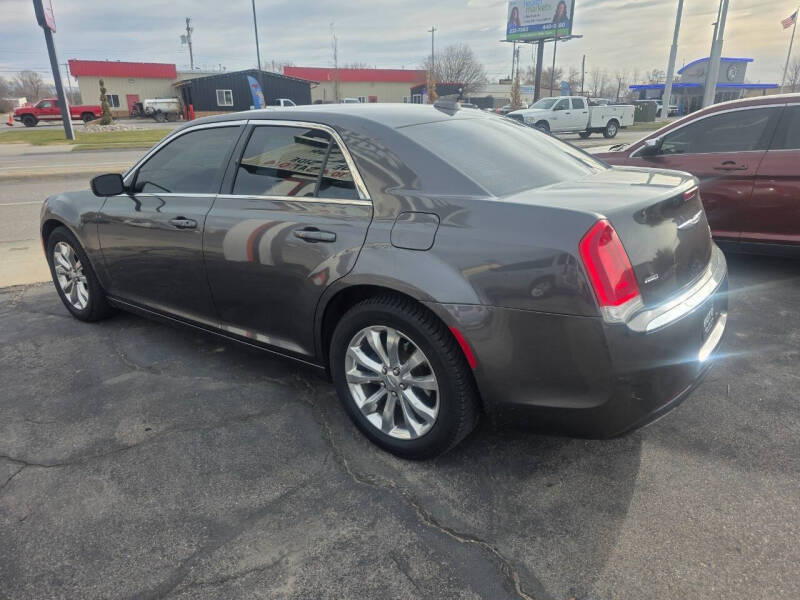 2017 Chrysler 300 Limited