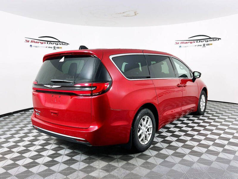 2025 Chrysler Pacifica Select