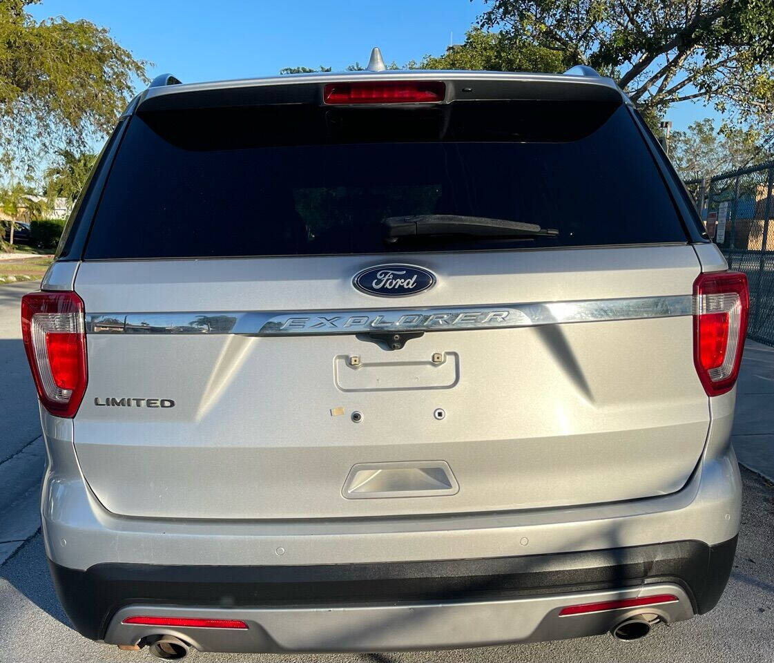 2017 Ford Explorer SUV - $14,555