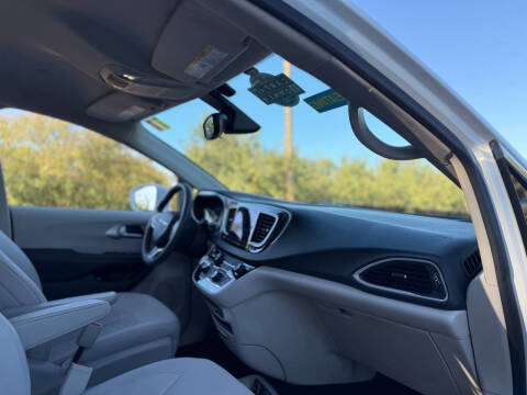 2017 Chrysler Pacifica Hybrid Touring Plus