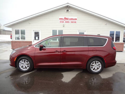 2022 Chrysler Voyager for sale at GIBB'S 10 SALES LLC in New York Mills MN