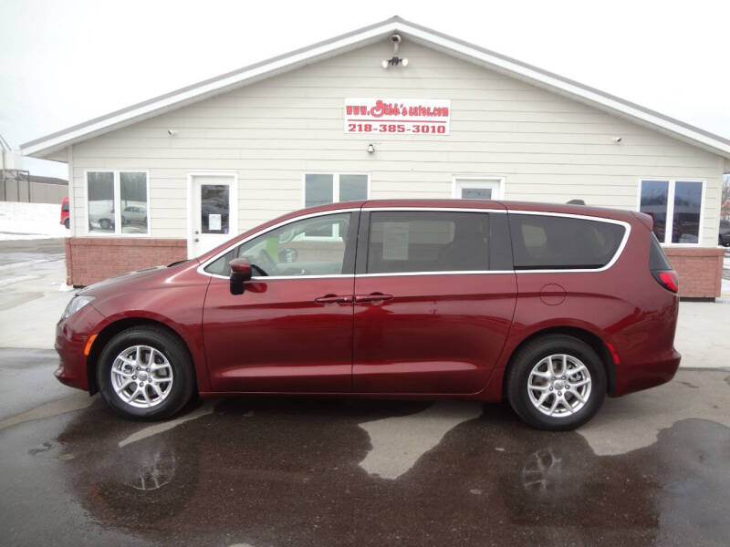 2022 Chrysler Voyager for sale at GIBB'S 10 SALES LLC in New York Mills MN