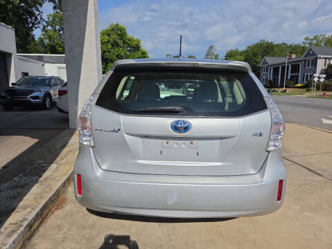 2014 Toyota Prius v Five