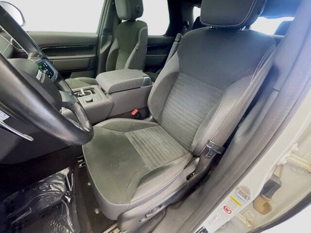 2023 Land Rover Discovery P300 S R-Dynamic