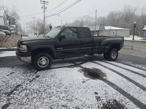 2002 Chevrolet Silverado 3500 for sale at Maximum Auto Group II INC in Cortland OH