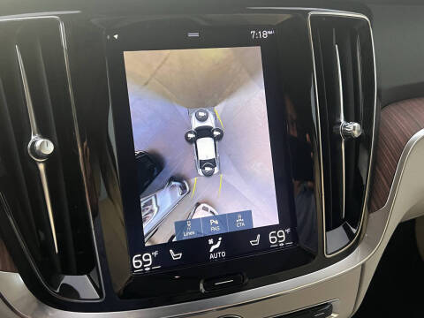 2022 Volvo S60 B5 Momentum