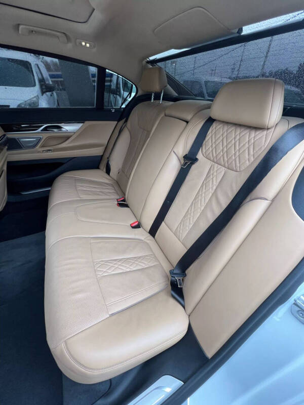 2022 BMW 7 Series 740i