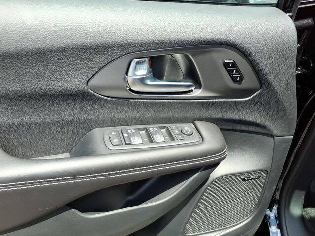2027 Chrysler Pacifica Limited