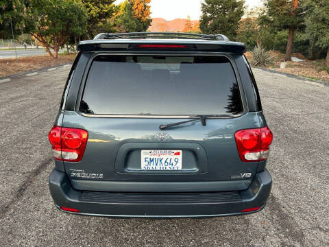2005 Toyota Sequoia SR5