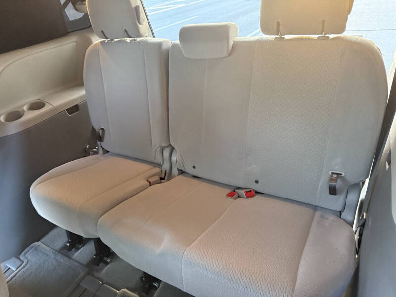 2013 Toyota Sienna LE 7-Passenger Auto Access Seat