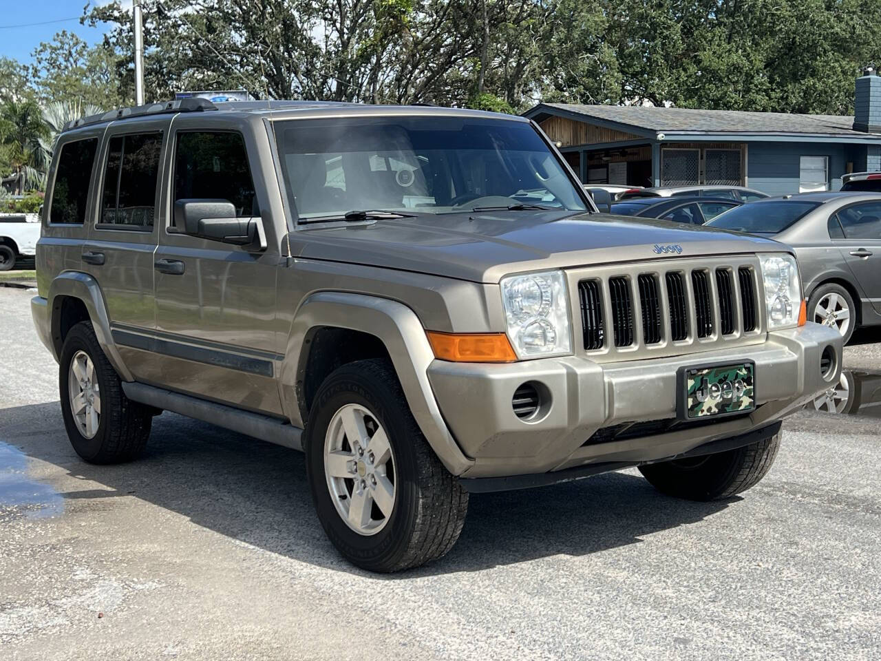 Gold 2006 Jeep Commander Base 4dr SUV 1