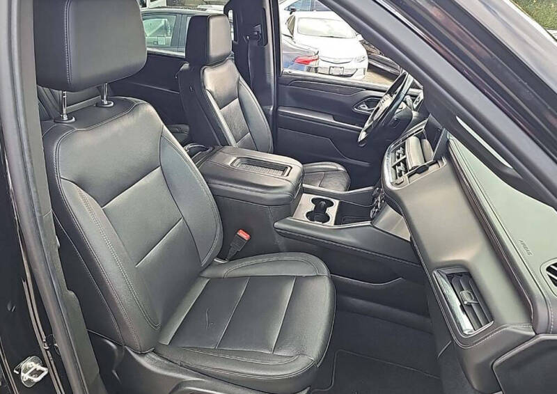 2023 Chevrolet Suburban LT