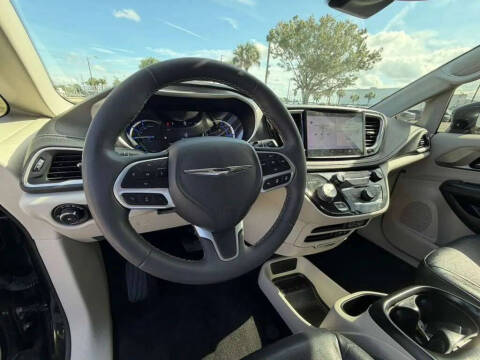 2022 Chrysler Pacifica Hybrid Touring L