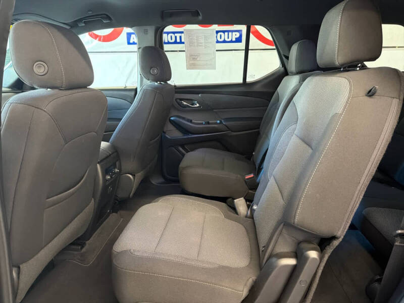 2022 Chevrolet Traverse LT Cloth