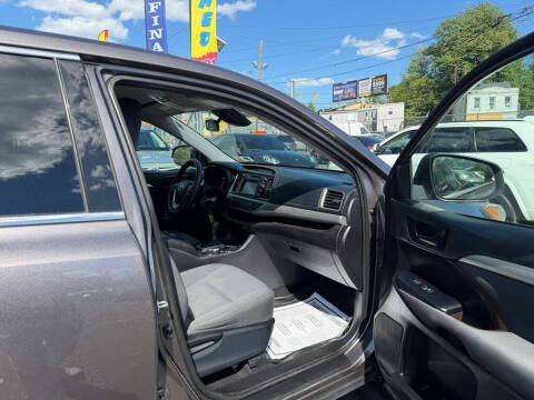 2019 Toyota Highlander LE