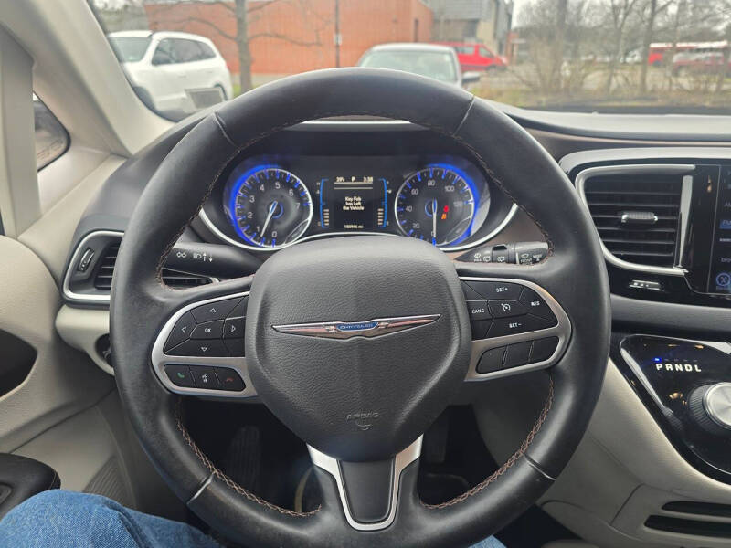 2017 Chrysler Pacifica Touring-L