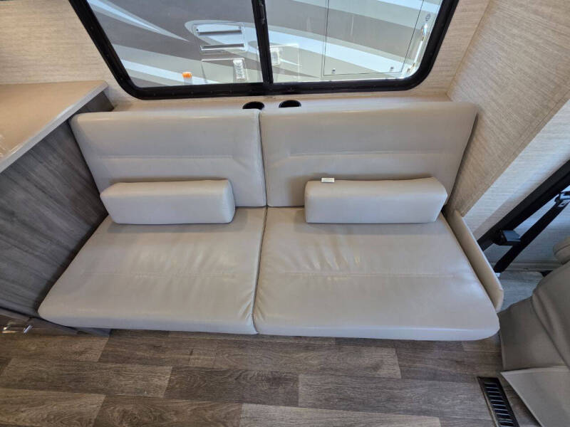 2020 Winnebago Vista