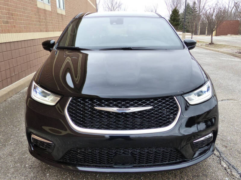 2025 Chrysler Pacifica Select