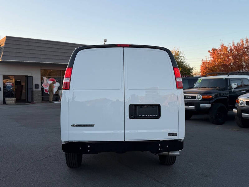 2022 Chevrolet Express 2500