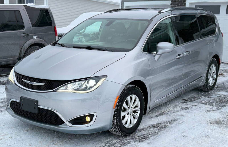 2019 Chrysler Pacifica Touring L's photo