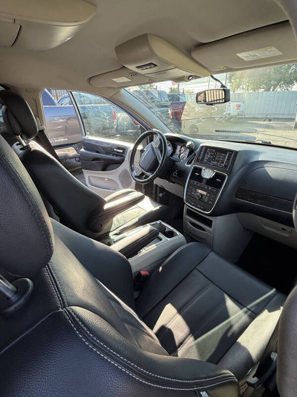 2014 Chrysler Town and Country Touring