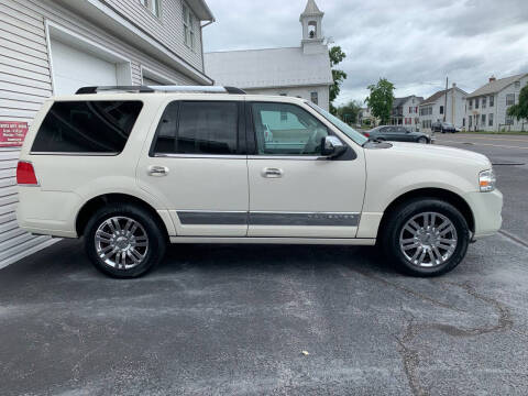 2007 Lincoln Navigator for sale at VILLAGE SERVICE CENTER in Penns Creek PA