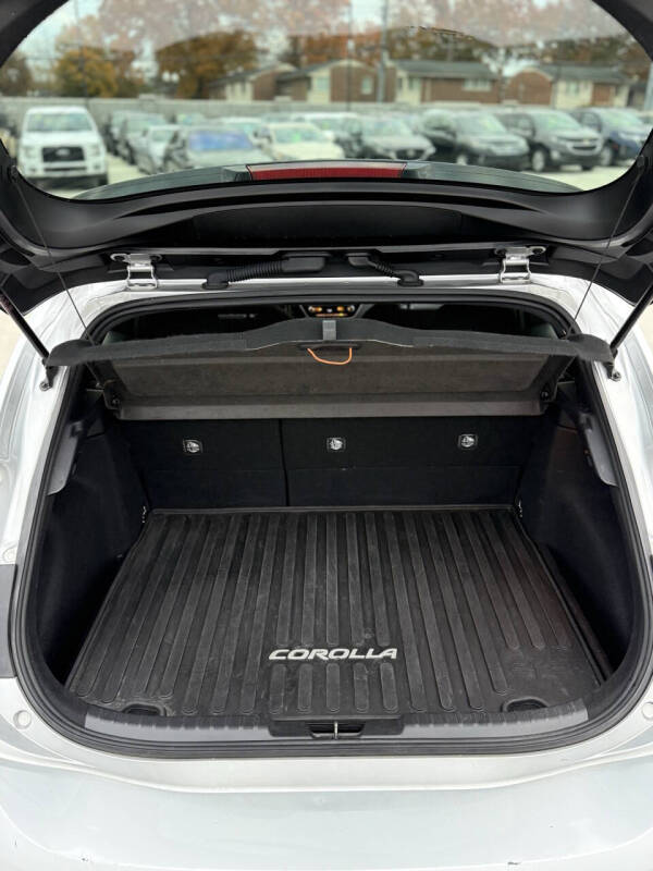 2022 Toyota Corolla Hatchback SE Nightshade Edition